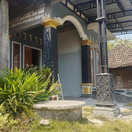 Hellsel Homestay Lamongan Exterior photo